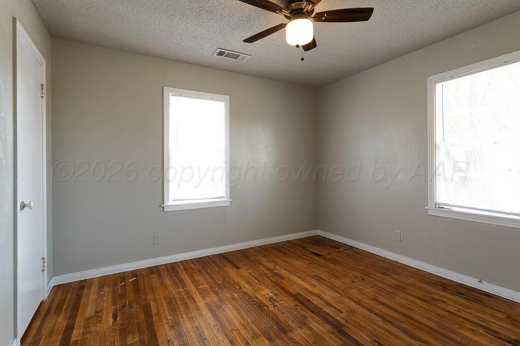 600 South Nelson Street Amarillo, TX 79104 - Photo 9 of 14 an empty room with a window