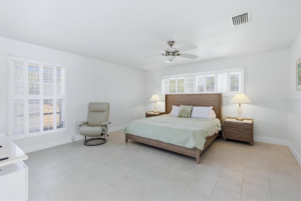 616 Lyons Lane Longboat Key, FL 34228 - Photo 14 of 47