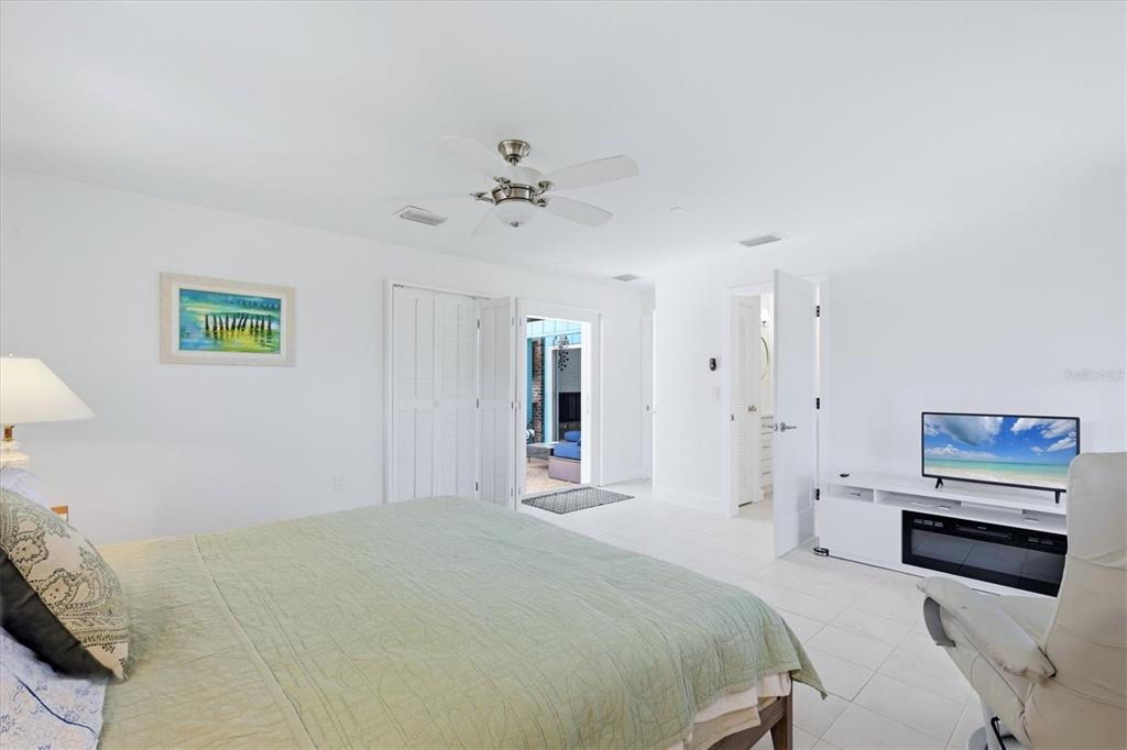 616 Lyons Lane Longboat Key, FL 34228 - Photo 15 of 47