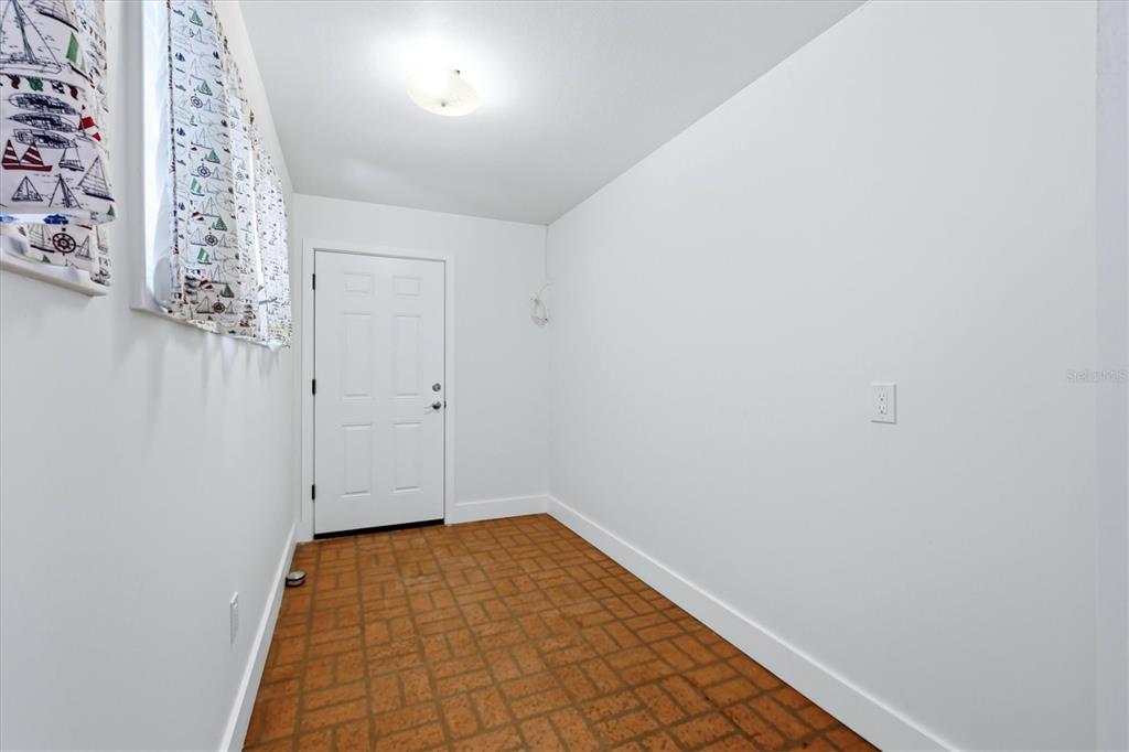 616 Lyons Lane Longboat Key, FL 34228 - Photo 28 of 47