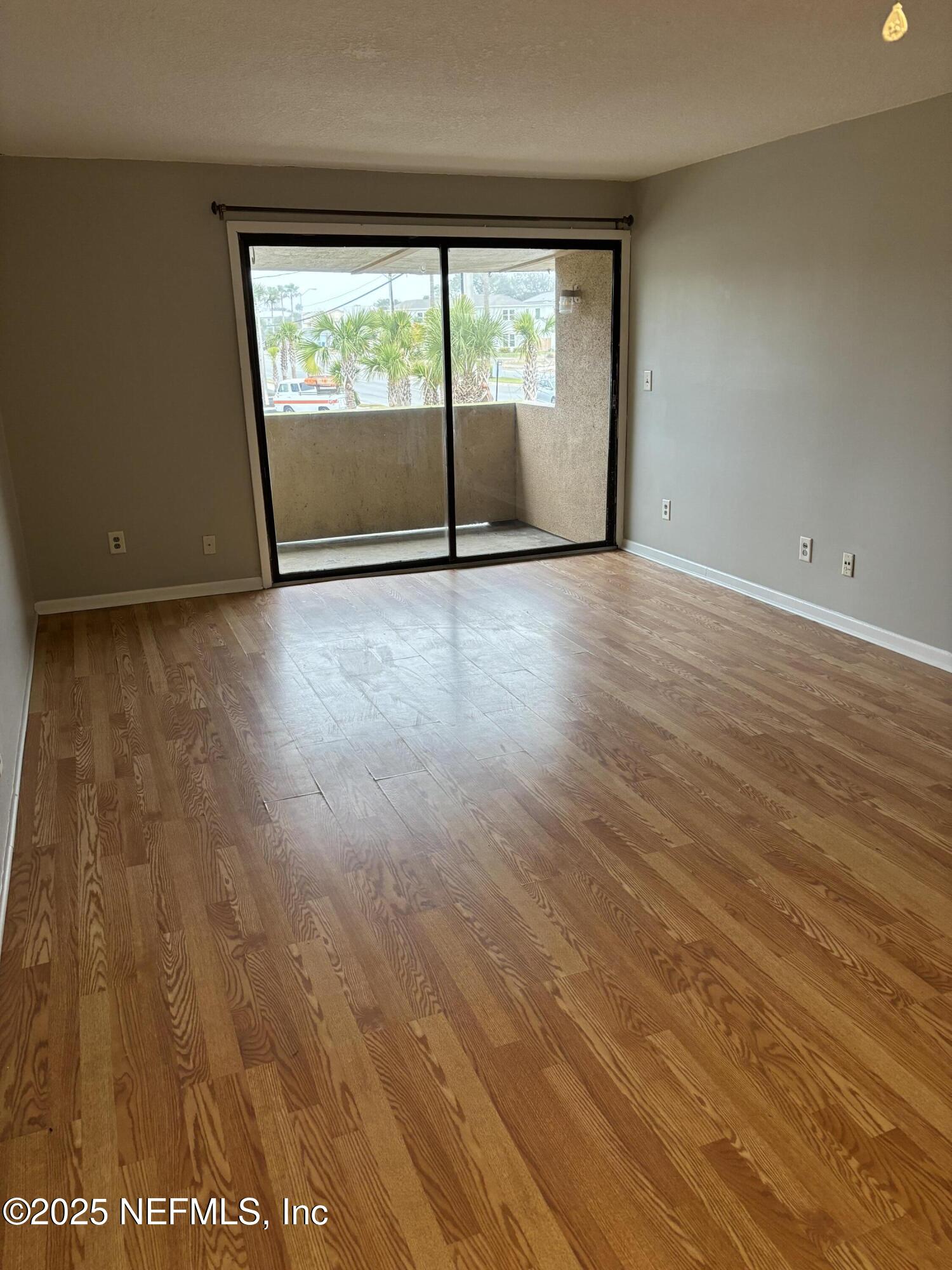 1000 3rd Street, Unit D Neptune Beach, FL 32266 - Photo 19 of 46 Living Room_5801