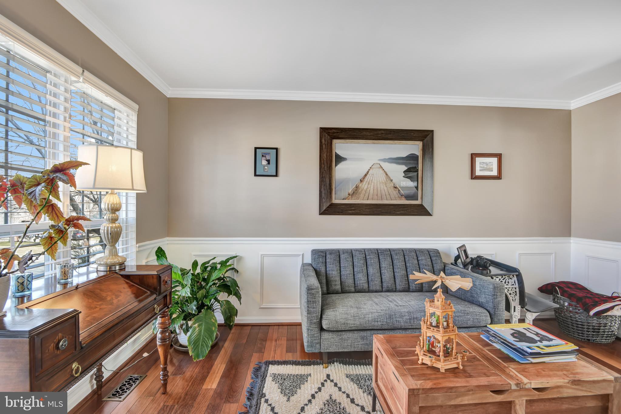 5944 Sandy Ridge Elkridge, MD 21075 - Photo 2 of 42 a living room with furniture and a potted plant