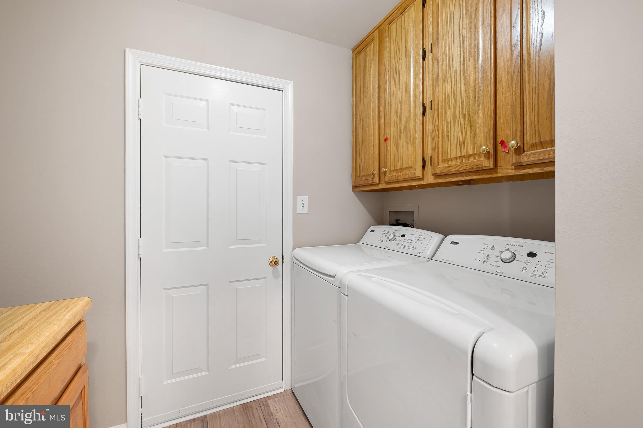 8 Arizona State Drive Newark, DE 19713 - Photo 16 of 32 a utility room with dryer and washer