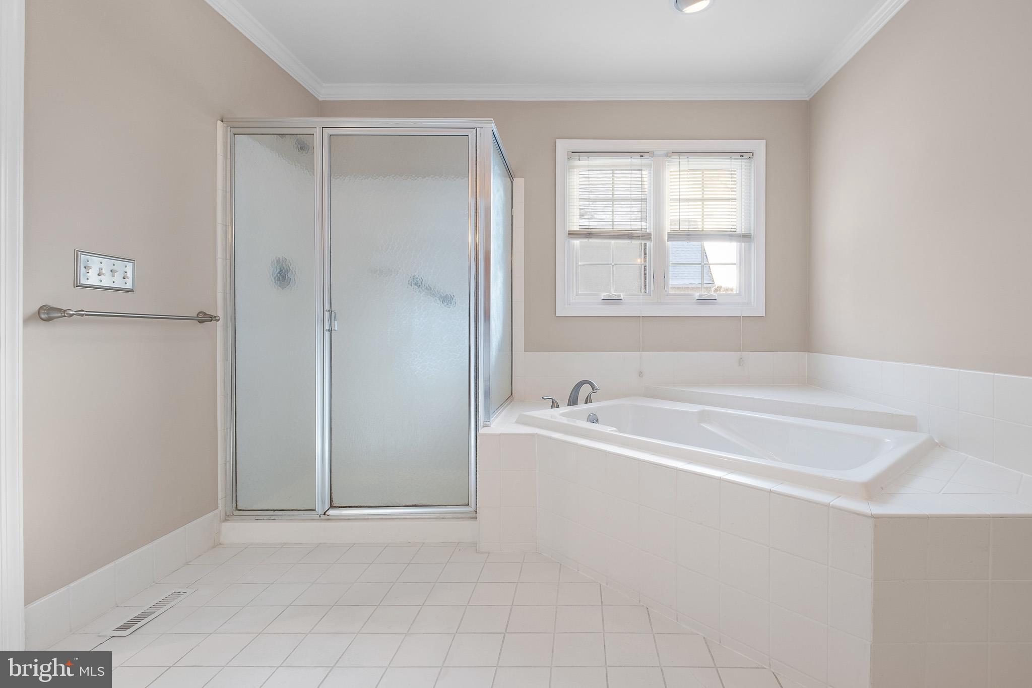 8 Arizona State Drive Newark, DE 19713 - Photo 20 of 32 a spacious bathroom with a bathtub and a shower