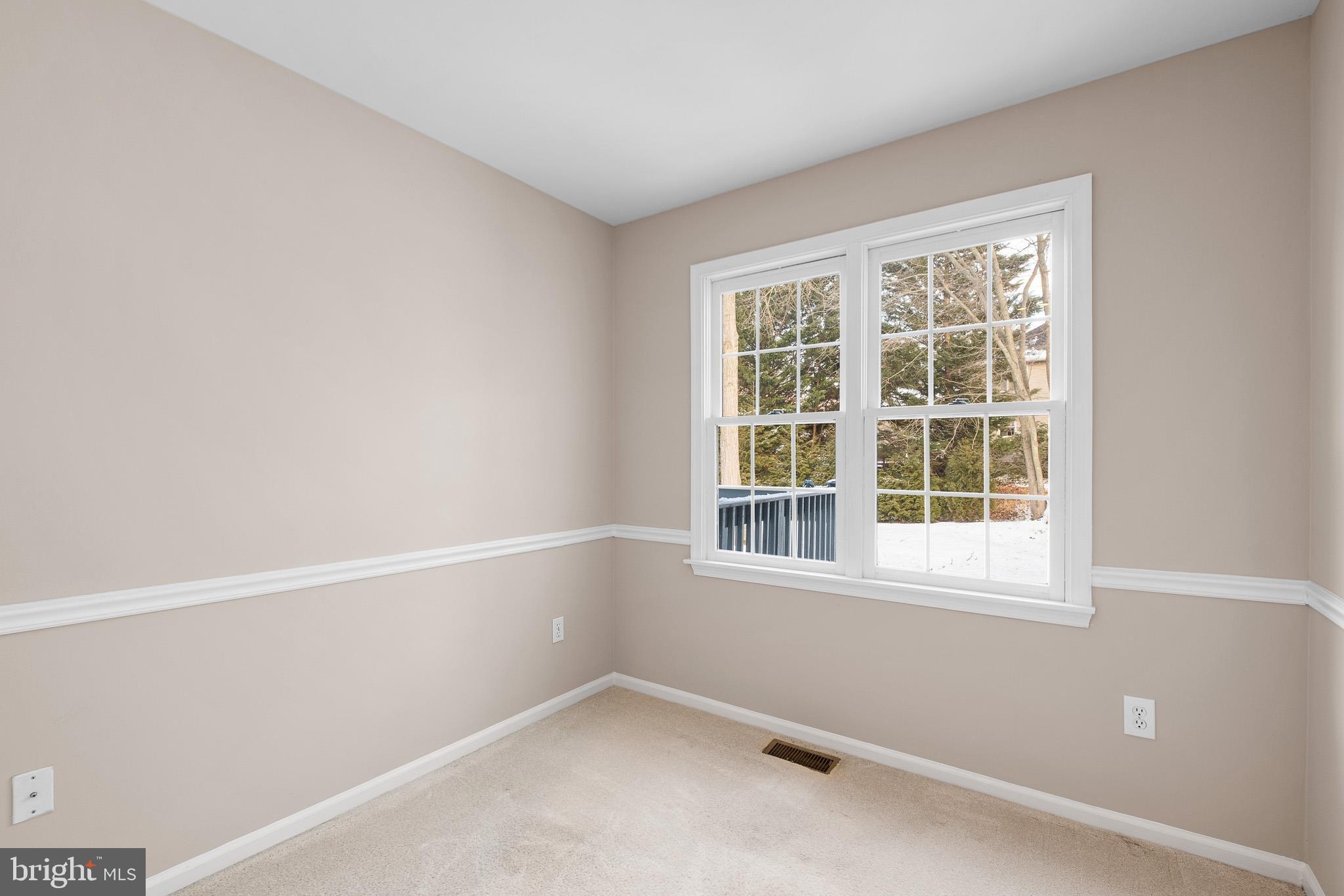8 Arizona State Drive Newark, DE 19713 - Photo 22 of 32 an empty room with a window