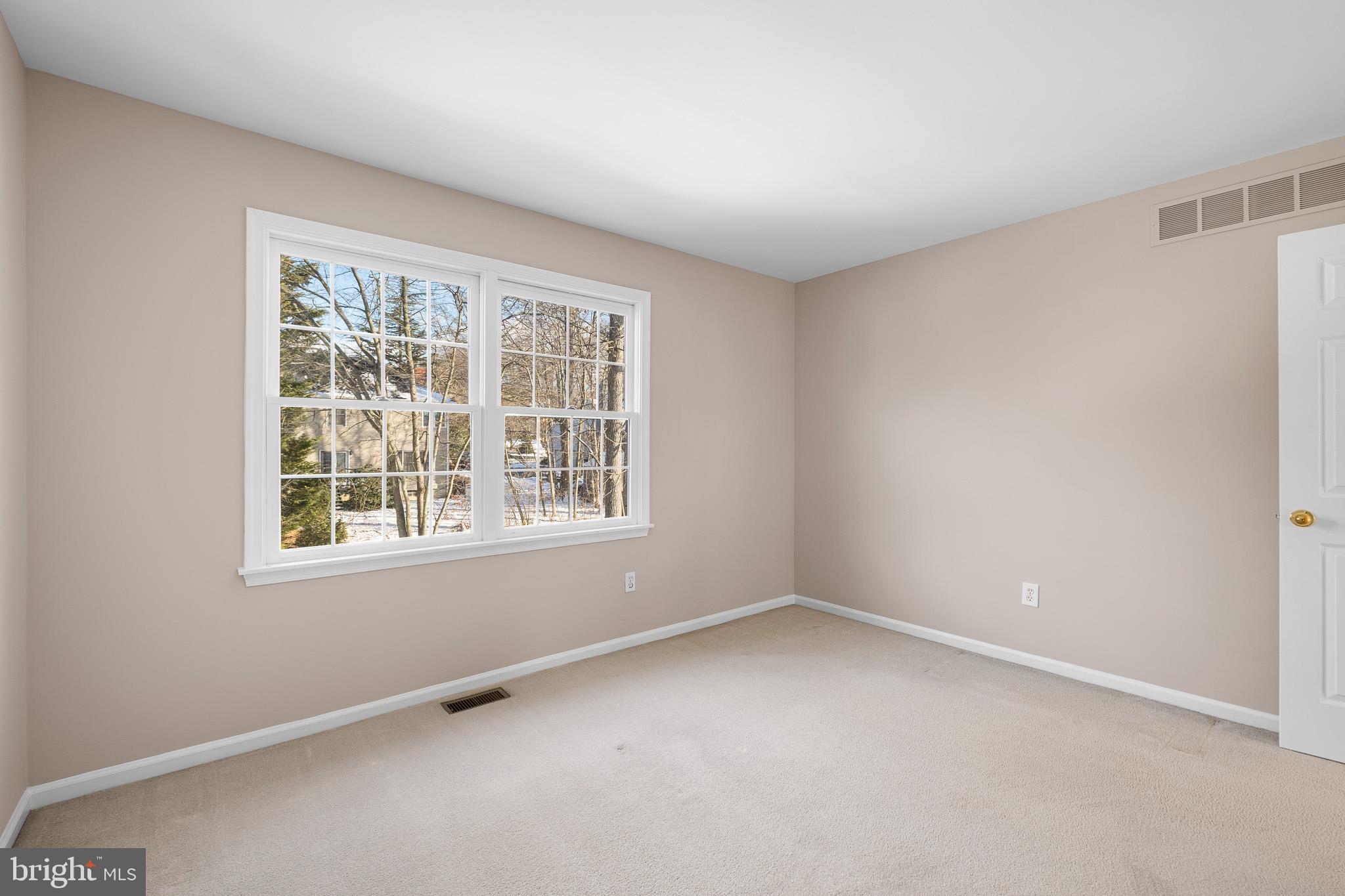 8 Arizona State Drive Newark, DE 19713 - Photo 23 of 32 an empty room with a window