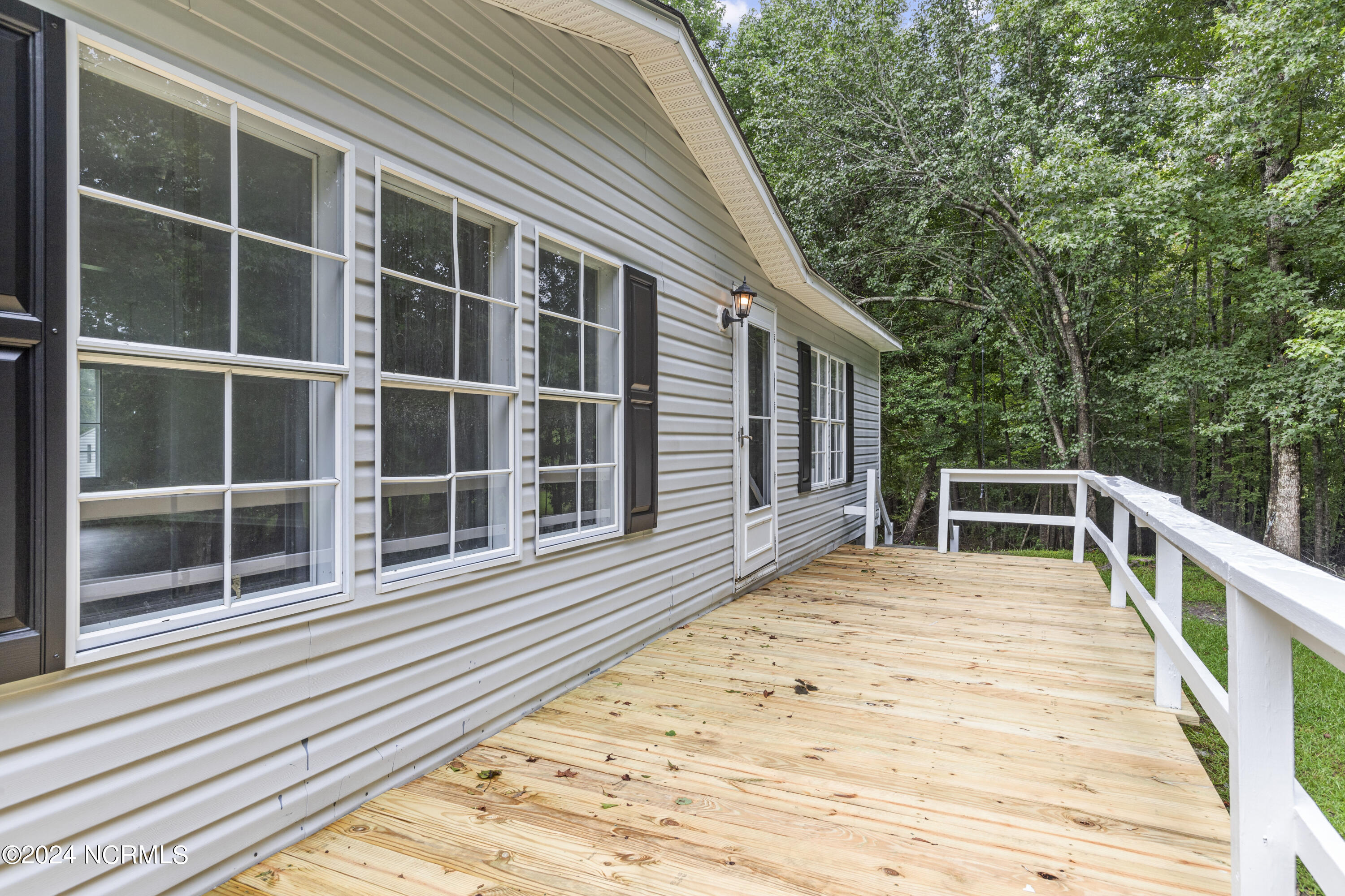 145 Quail Point Drive Hubert, NC 28539 - Photo 3 of 20 04 (3)