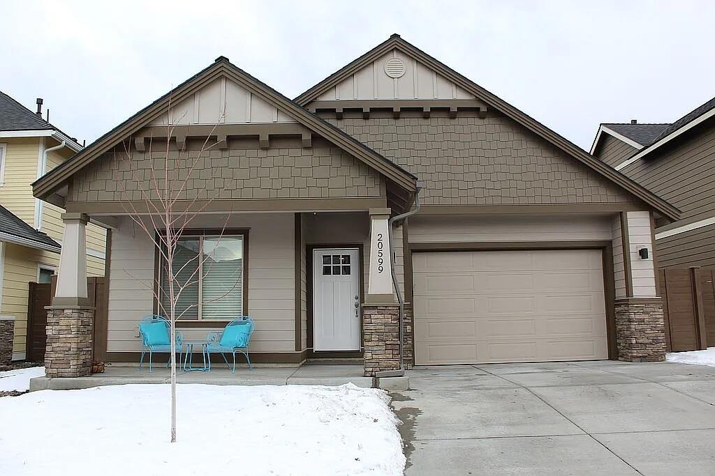 20599 Rolen Avenue Bend, OR 97702 - Photo 2 of 38 2