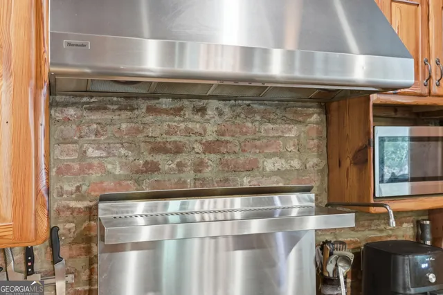 a close view of sink and tap