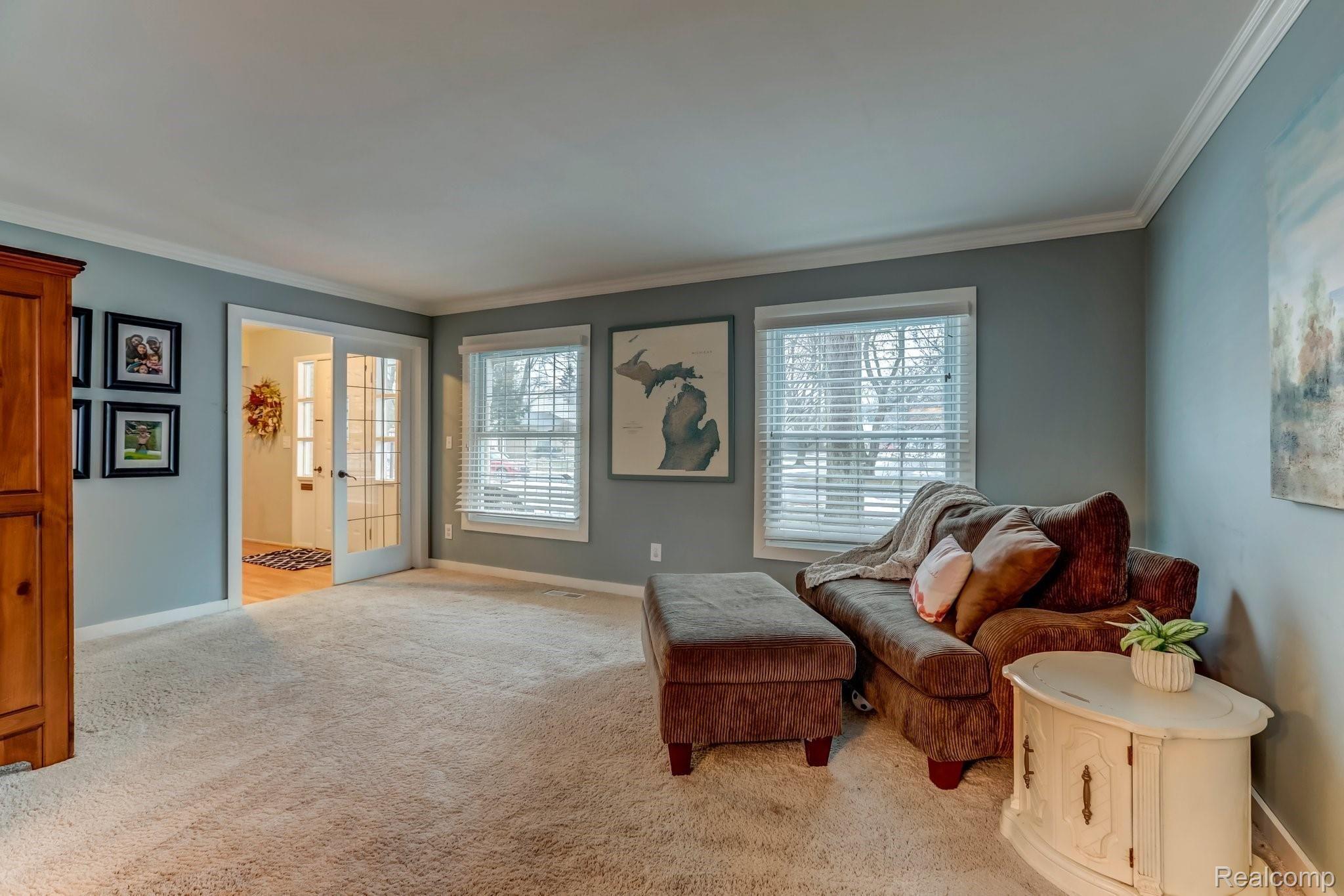 15530 Riverside Drive Livonia, MI 48154 - Photo 4 of 26 15530 Riverside Drive, Livonia, MI-5.jpg-SMALL