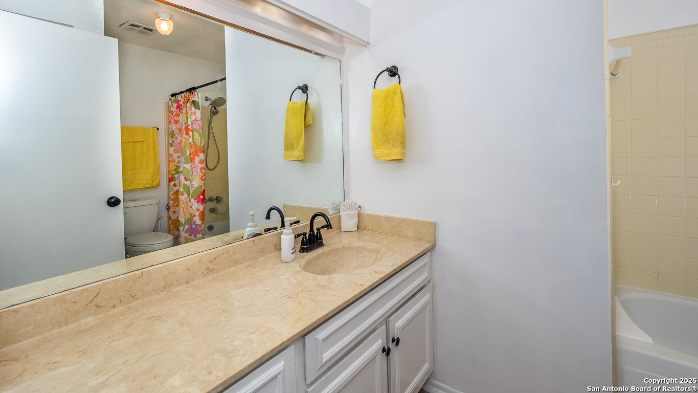 7711 Callaghan Road, Unit 714 San Antonio, TX 78229 - Photo 10 of 22 a bathroom with a sink and a bathtub