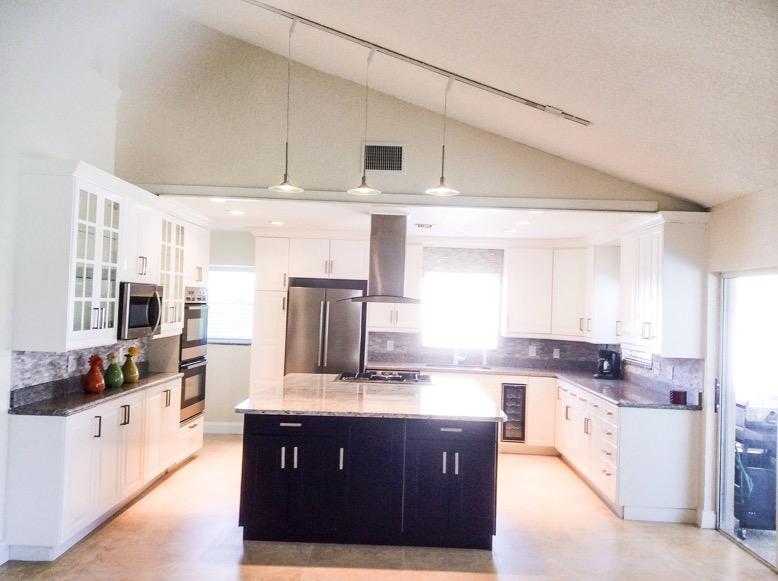 285 Northwest 69th Street Boca Raton, FL 33487 - Photo 3 of 30 Magnificent kitchen
