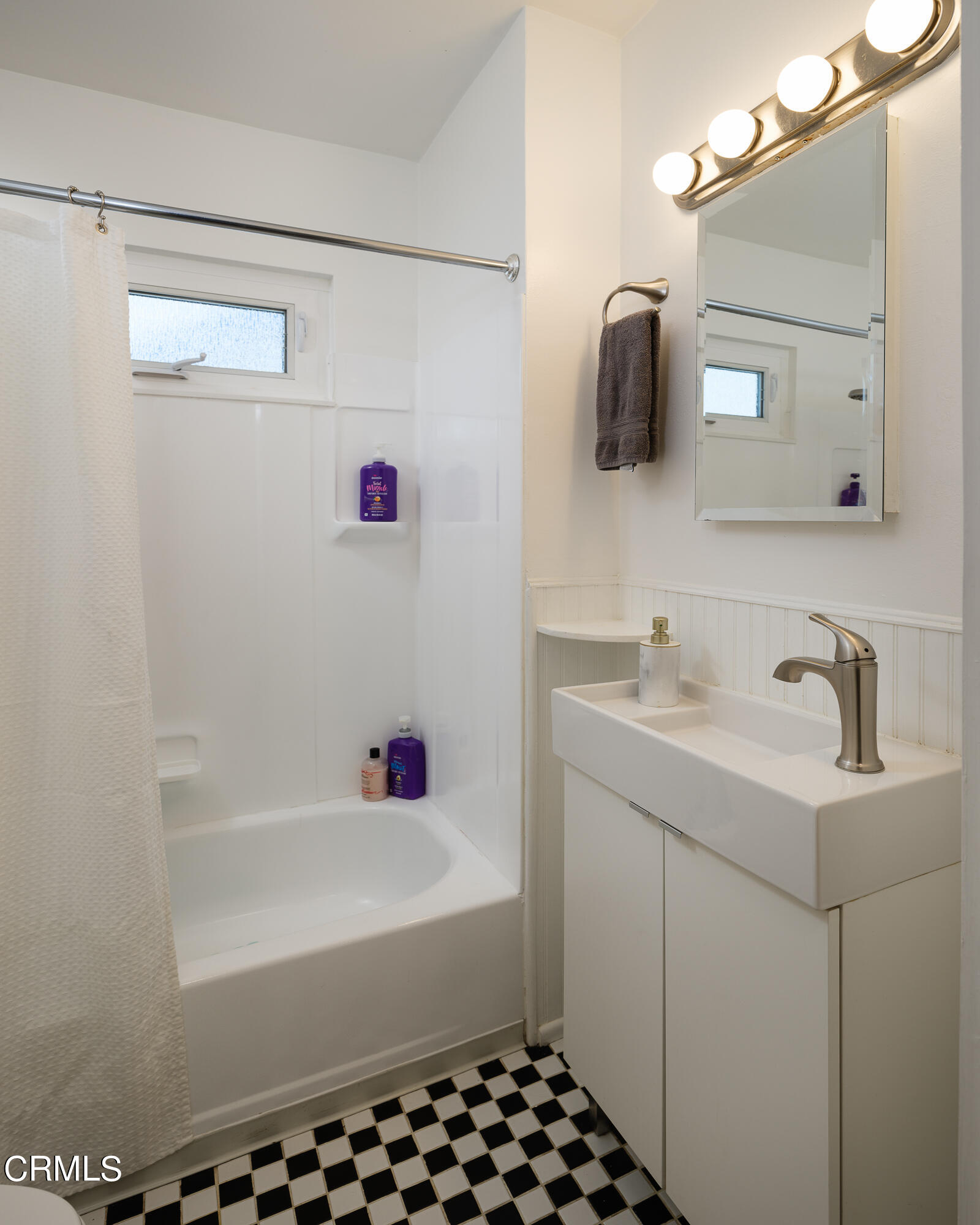 1794 Beverly Drive Pasadena, CA 91104 - Photo 21 of 56 a bathroom with a bathtub sink vanity and mirror