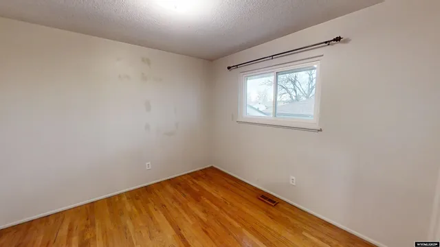 $336,500 | 85 Valley Casper Wy, Casper, WY 82604