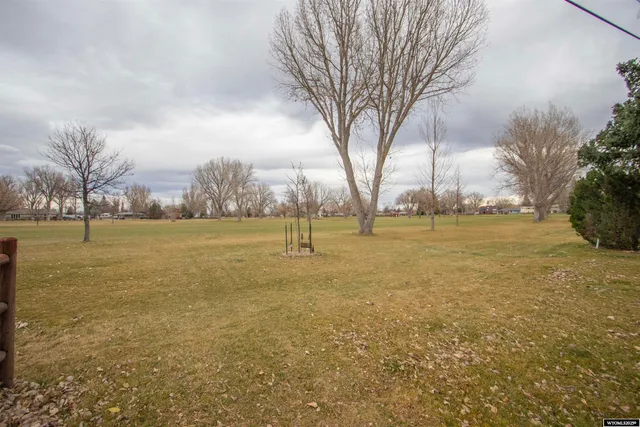 $336,500 | 85 Valley Casper Wy, Casper, WY 82604