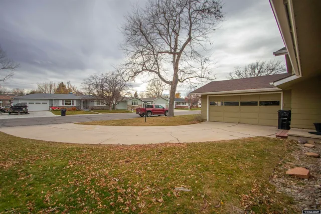 $336,500 | 85 Valley Casper Wy, Casper, WY 82604