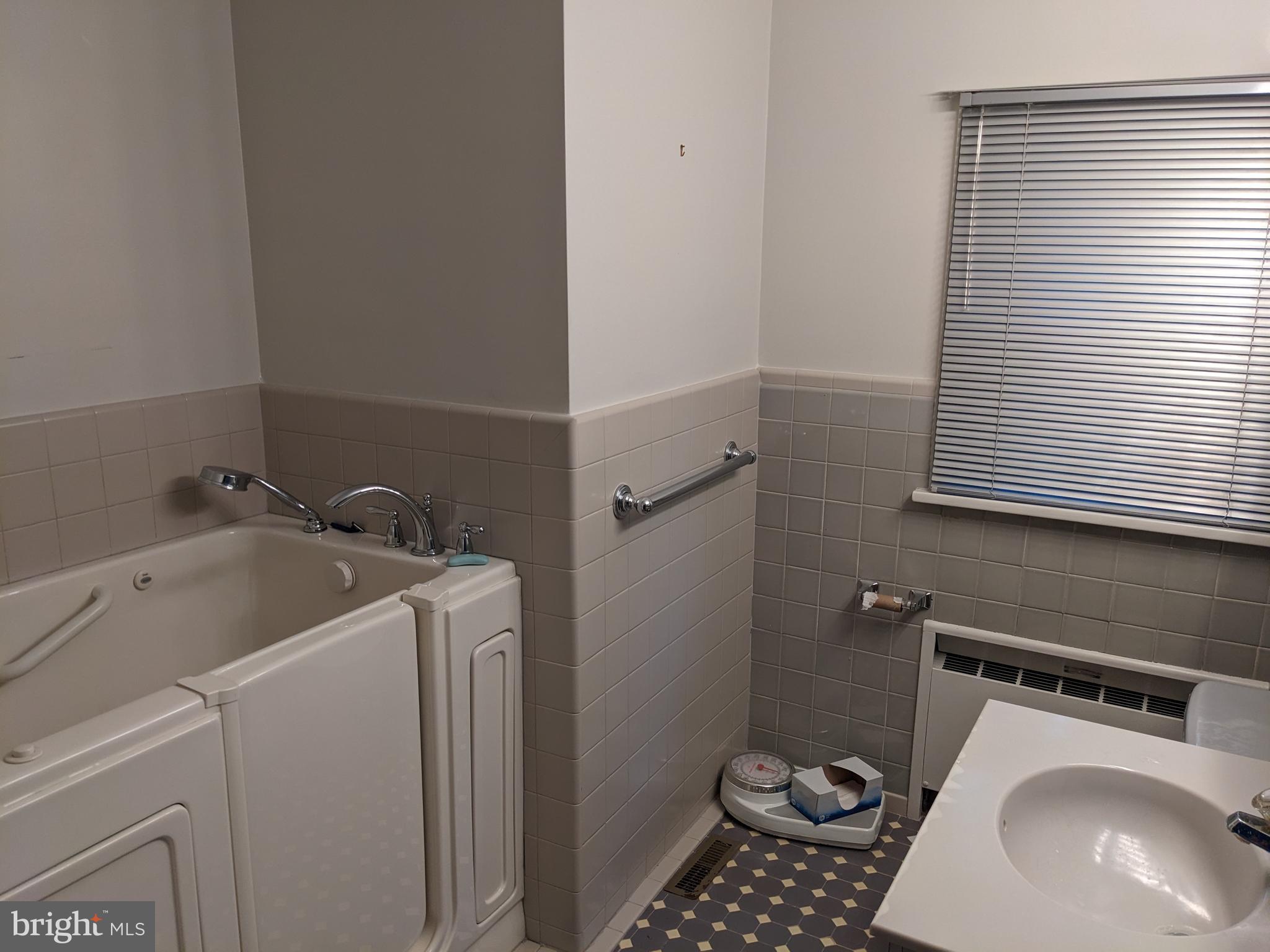 360 Dreshertown Road Fort Washington, PA 19034 - Photo 11 of 16 Main bathroom