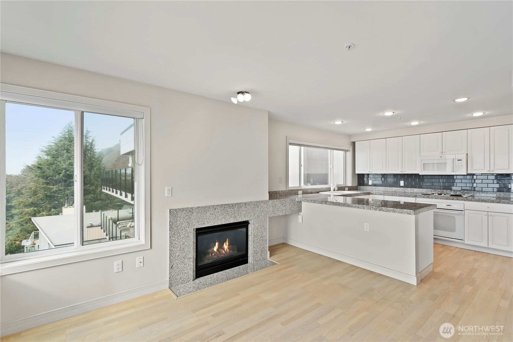 601 West Mercer Place, Unit 401 Seattle, WA 98119 - Photo 10 of 25