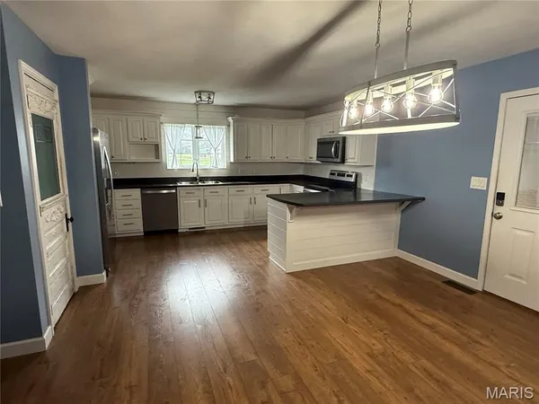 $274,900 | 113 East Wood Street, Shelbina, MO 63468