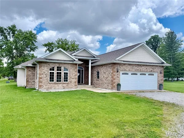 $274,900 | 113 East Wood Street, Shelbina, MO 63468