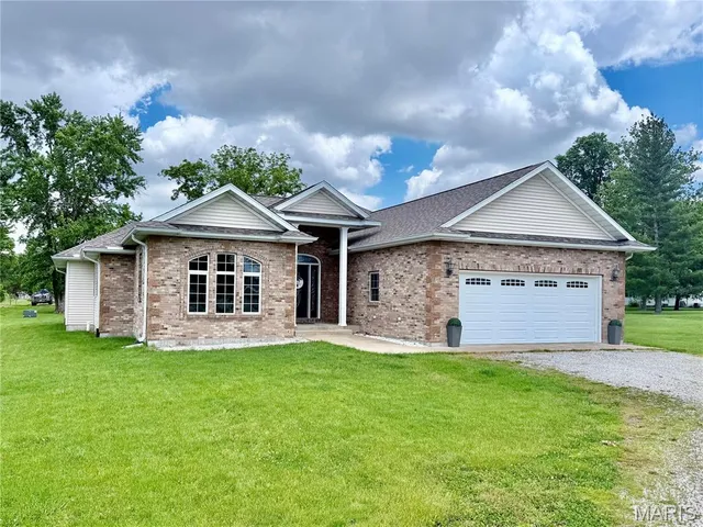 $294,900 | 113 East Wood Street, Shelbina, MO 63468