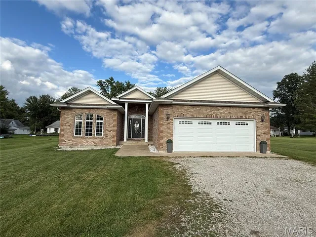 $294,900 | 113 East Wood Street, Shelbina, MO 63468