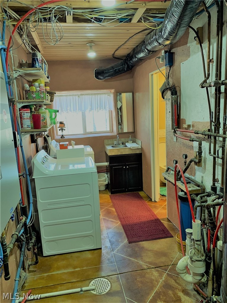 16151 Tick Ridge Road Amesville, OH 45711 - Photo 29 of 33 Mudroom/Laundry