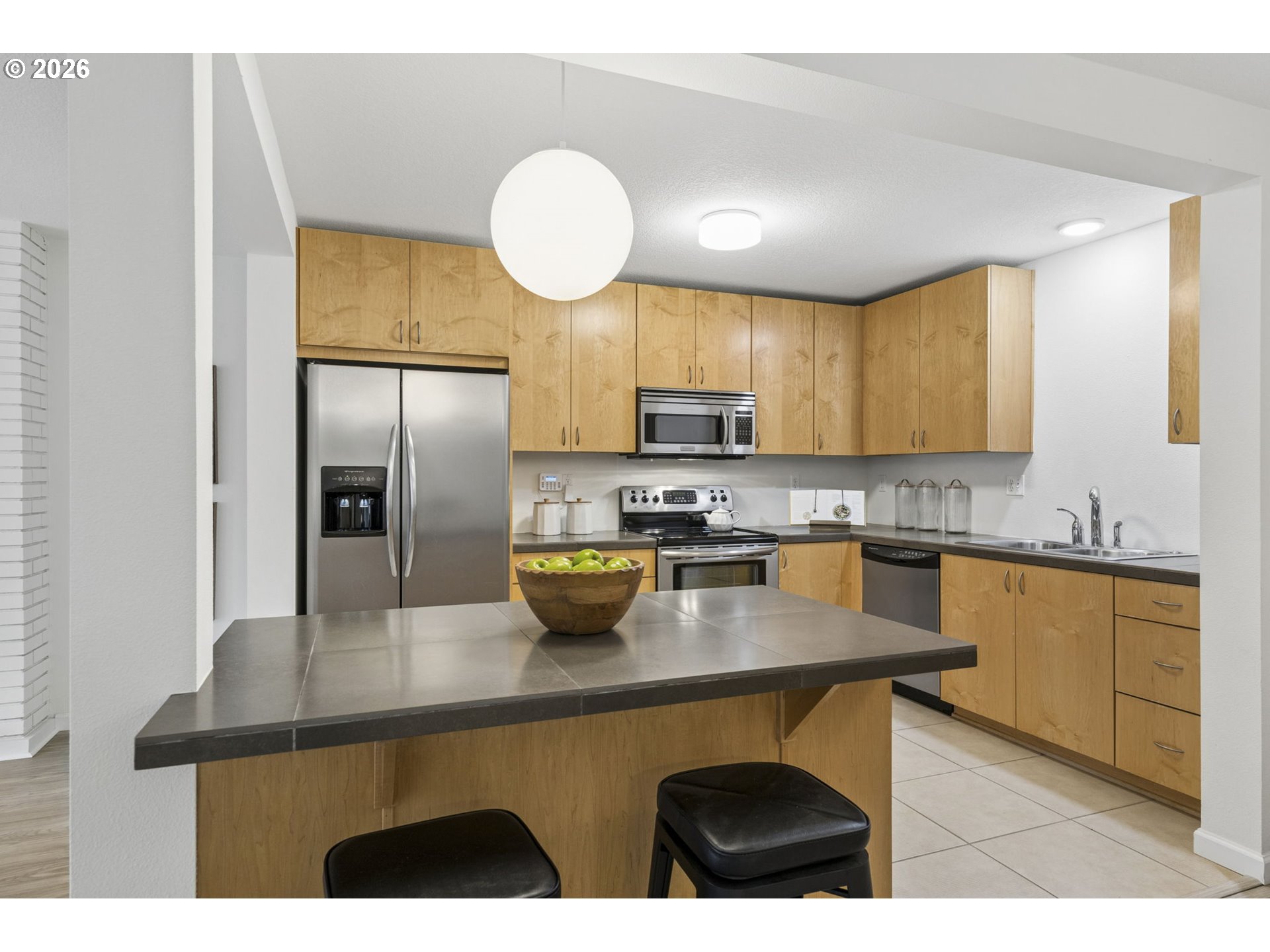200 Southwest Burnham Road, Unit 303 Lake Oswego, OR 97034 - Photo 6 of 32