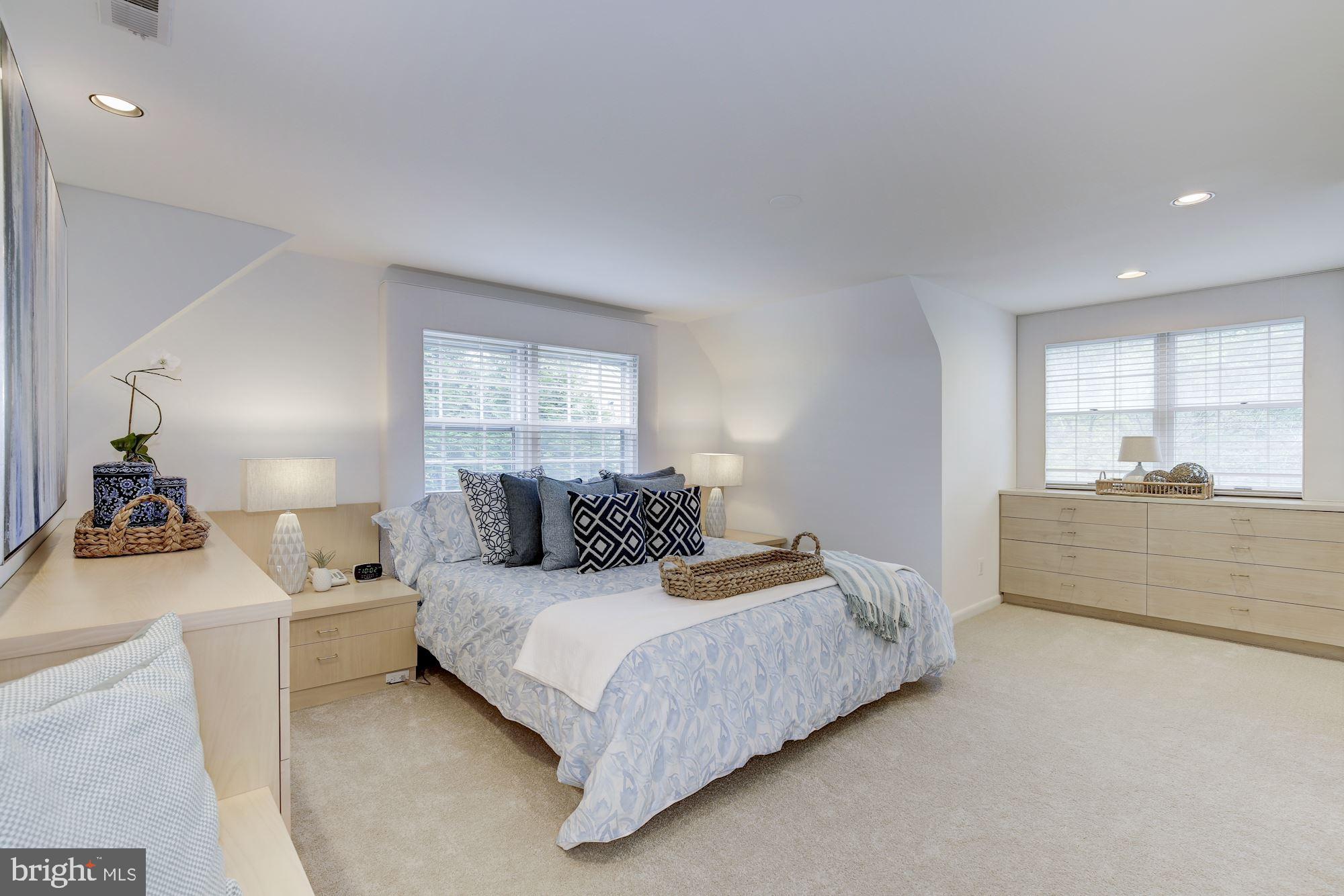 5508 Devon Road Bethesda, MD 20814 - Photo 11 of 41 Spacious owners' suite w/ custom built-in storage