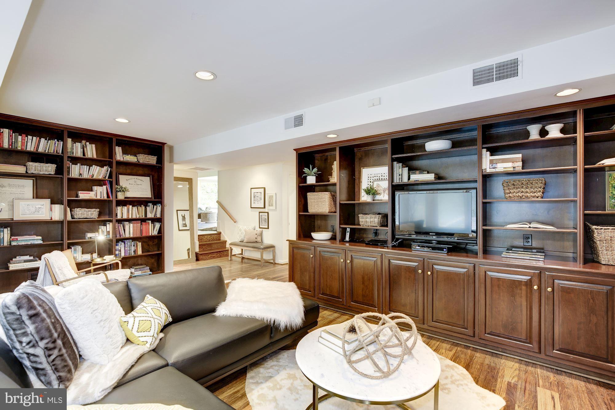 5508 Devon Road Bethesda, MD 20814 - Photo 24 of 41 Enjoy library sitting area