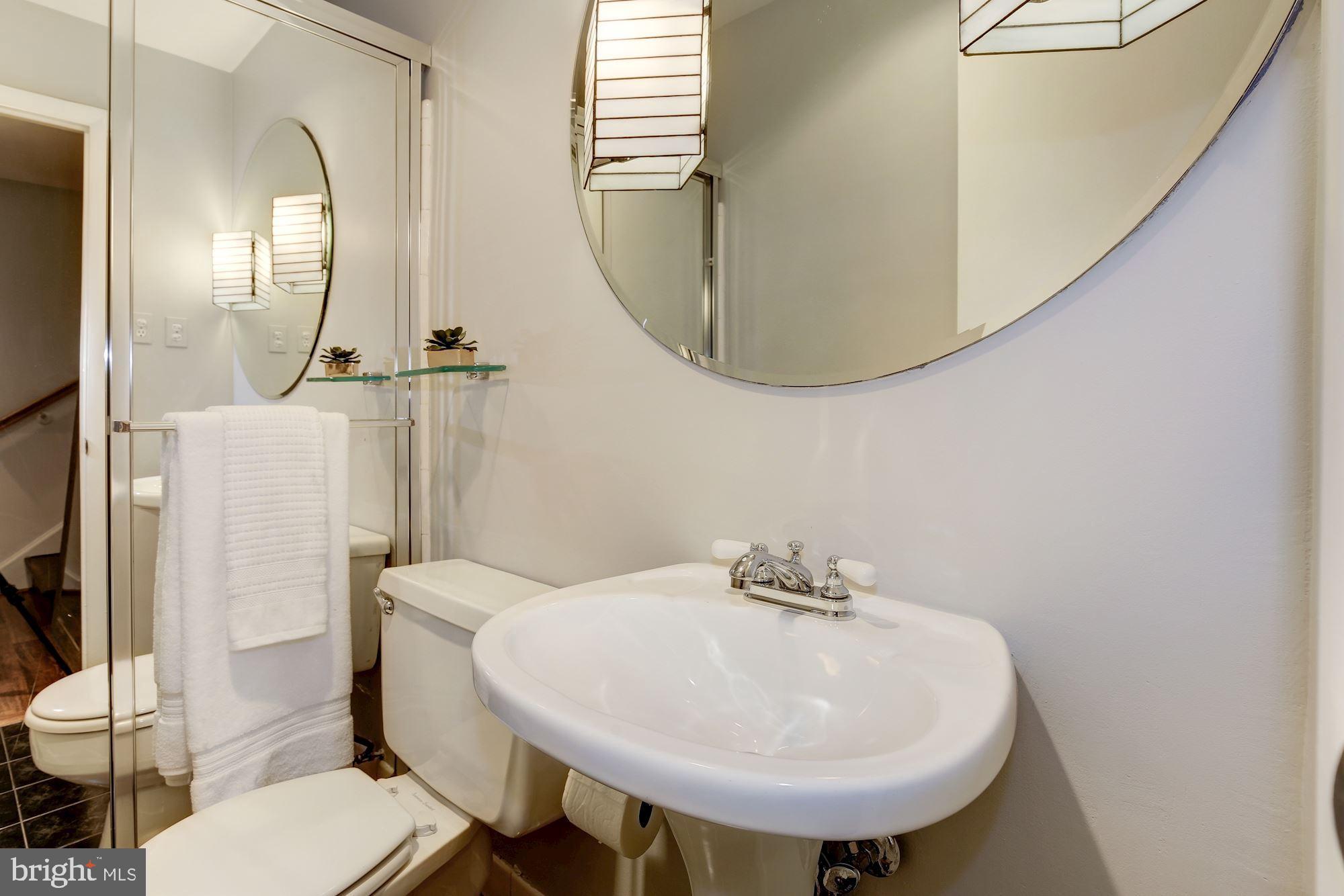 5508 Devon Road Bethesda, MD 20814 - Photo 26 of 41 Full guest bath on pool / office level