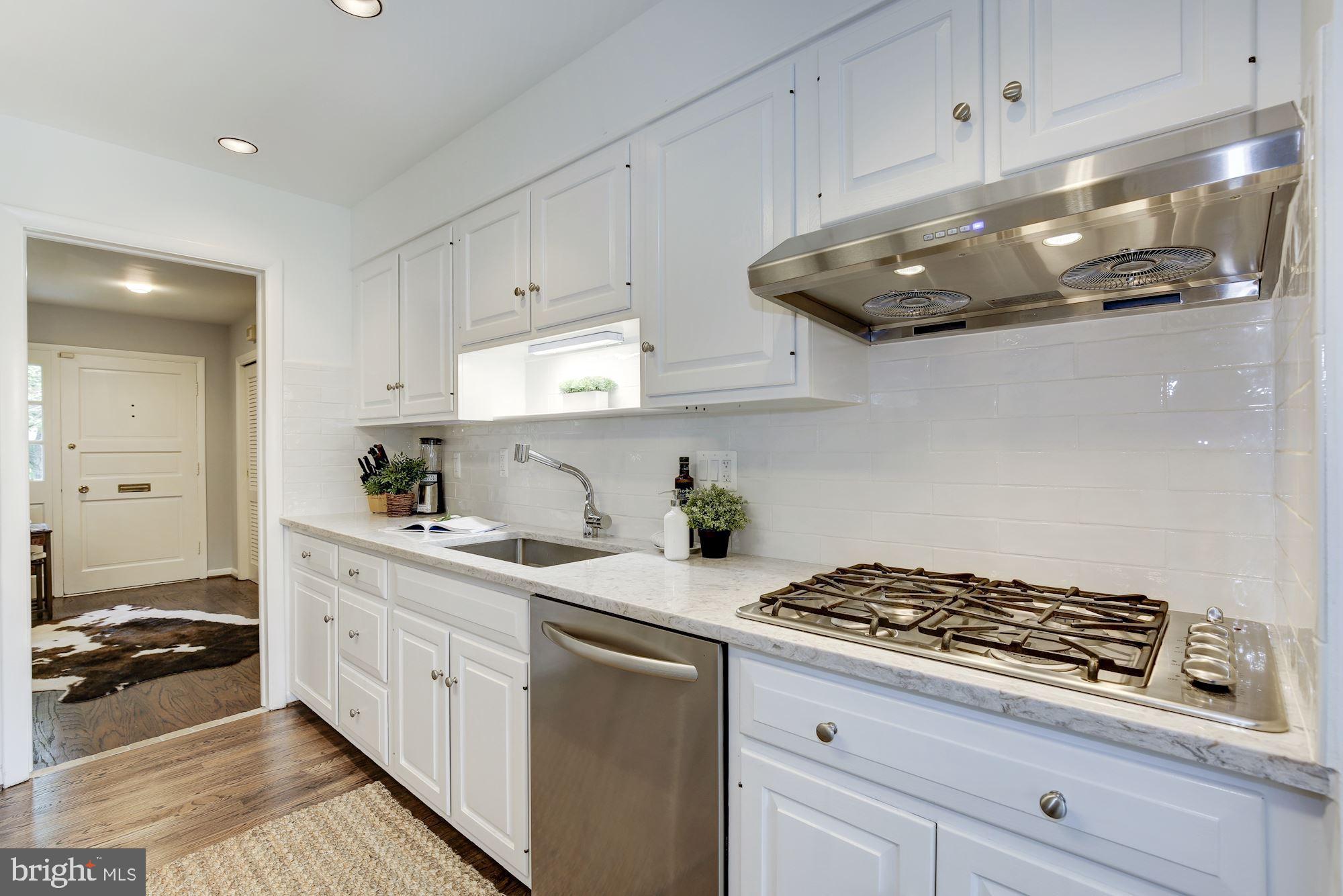 5508 Devon Road Bethesda, MD 20814 - Photo 10 of 41 Plus, stainless steel d/w and 4-burner gas cooktop