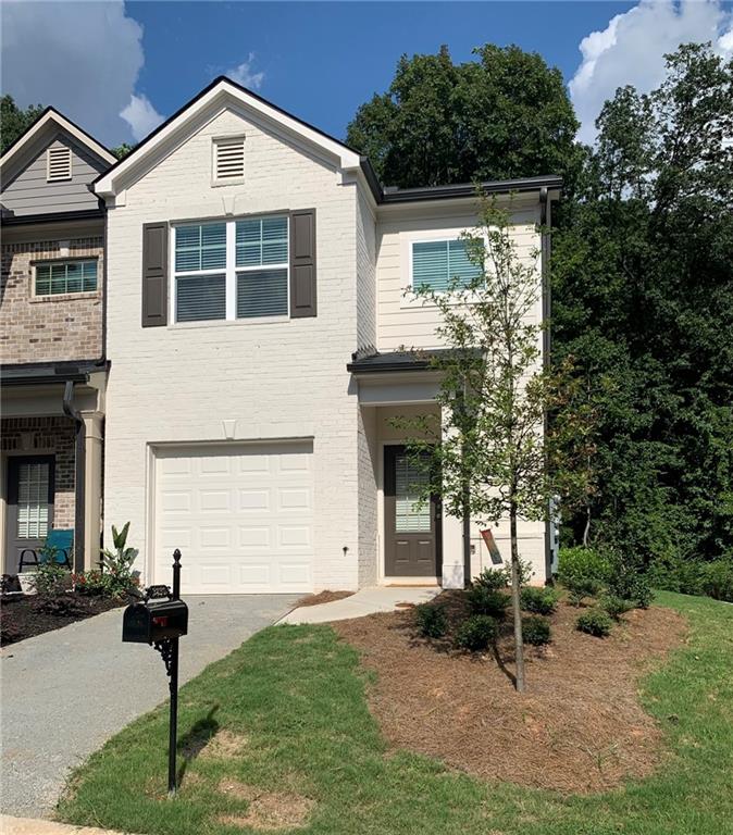 PREMIER END UNIT WITH TONS OF WINDOWS!