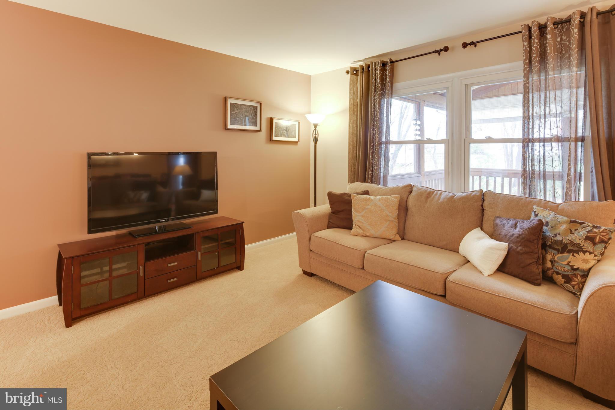 2842 Southview Road Ellicott City, MD 21042 - Photo 3 of 29 Living Room