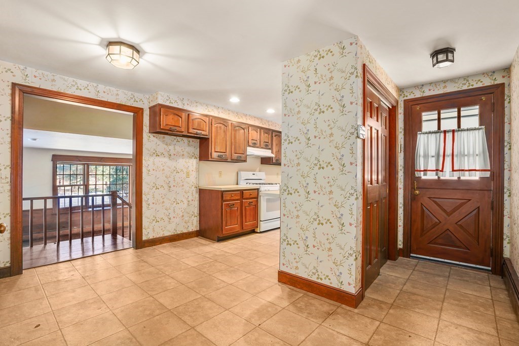 61 Walnut Street Shrewsbury, MA 01545 - Photo 4 of 38 a view of an entryway with a livingroom