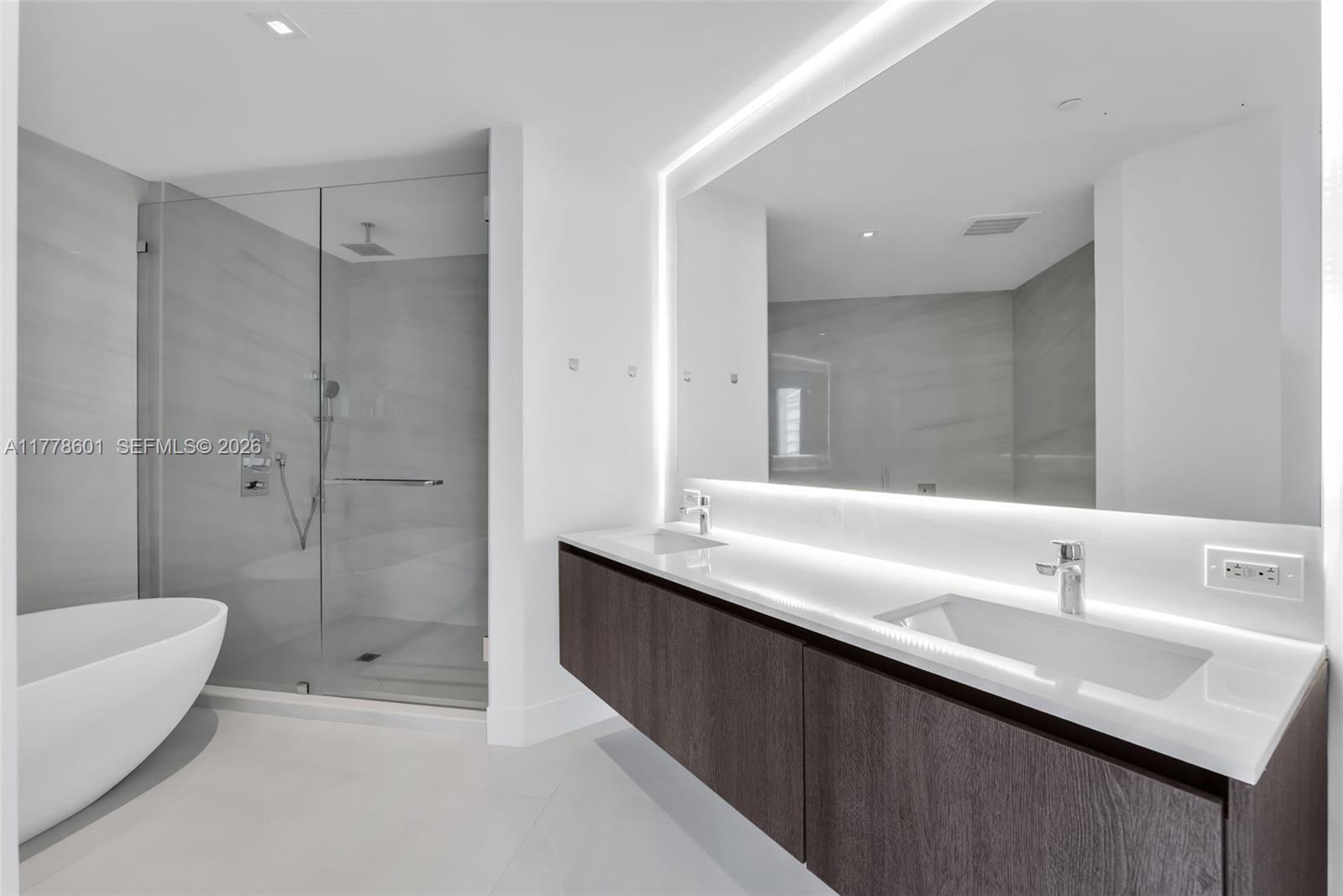 88 Southwest 7th Street, Unit 2411 Miami, FL 33130 - Photo 10 of 31