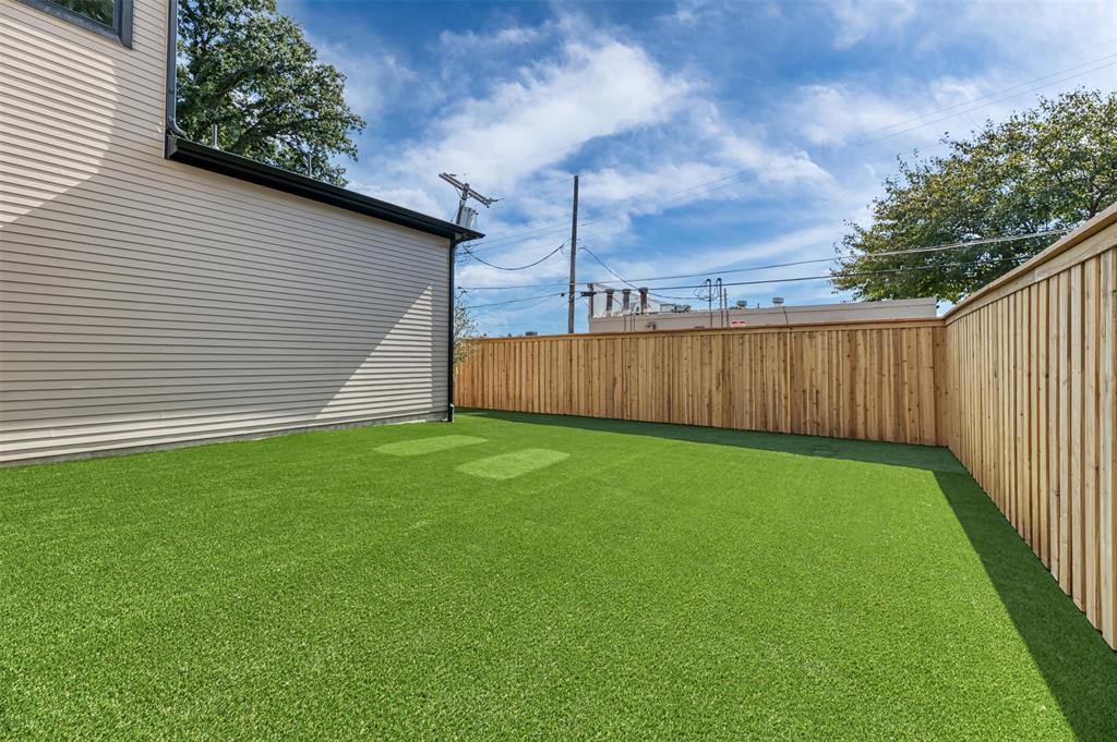 6038 Prospect Avenue Dallas, TX 75206 - Photo 38 of 40 a view of a backyard