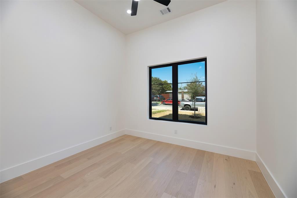 6038 Prospect Avenue Dallas, TX 75206 - Photo 5 of 40 an empty room with a window