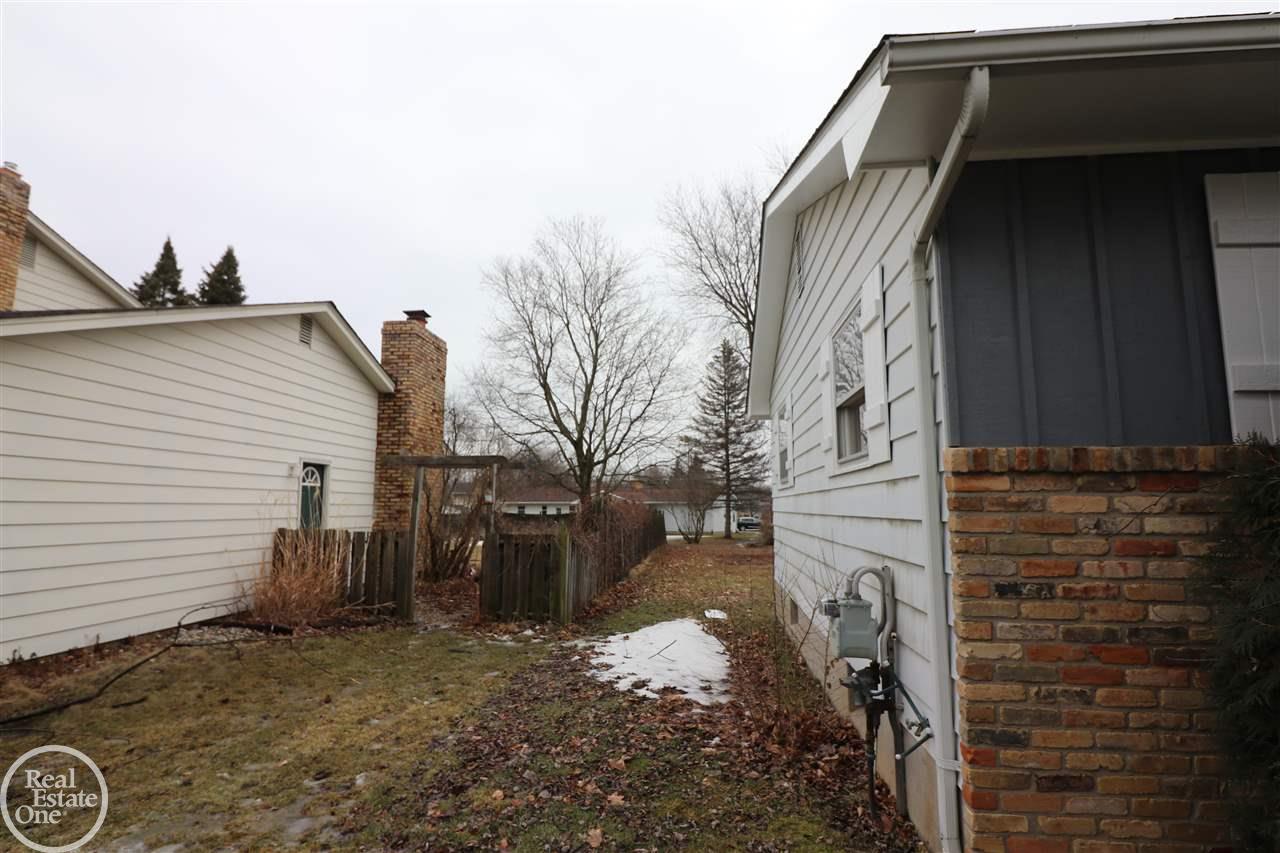 5401 South Genesee Road Grand Blanc, MI 48439 - Photo 13 of 39 31372960-25.JPG