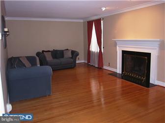 467 Derwyn Road Drexel Hill, PA 19026 - Photo 4 of 12 Living Room