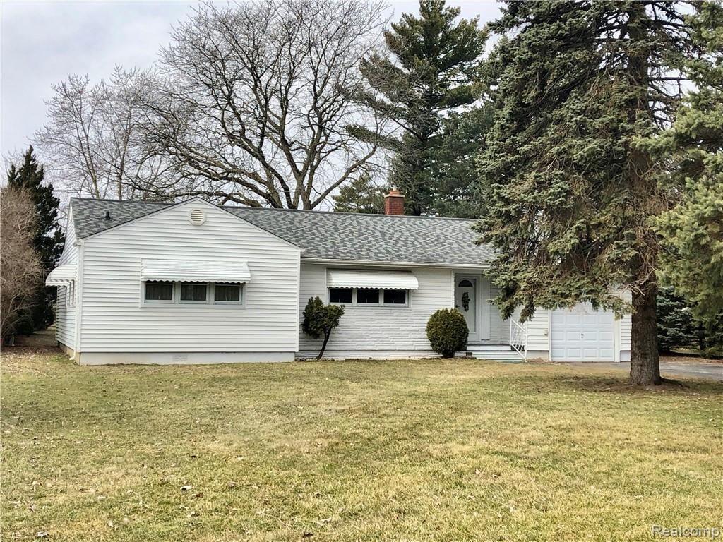 2043 Covert Road Burton, MI 48509 - Photo 2 of 32 fullsizeoutput_119d9.jpeg