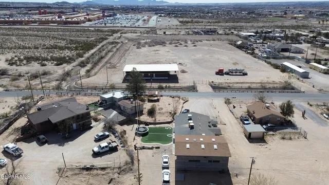 a picture of a bathroom with a picture of a picture