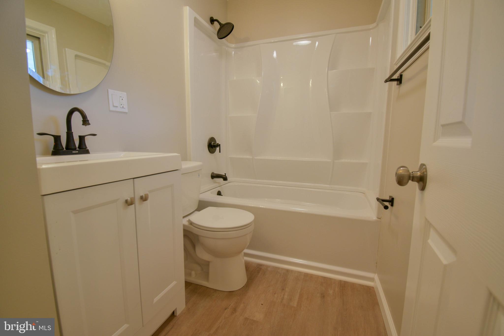 103 Louise Road New Castle, DE 19720 - Photo 13 of 19 Full Bathroom