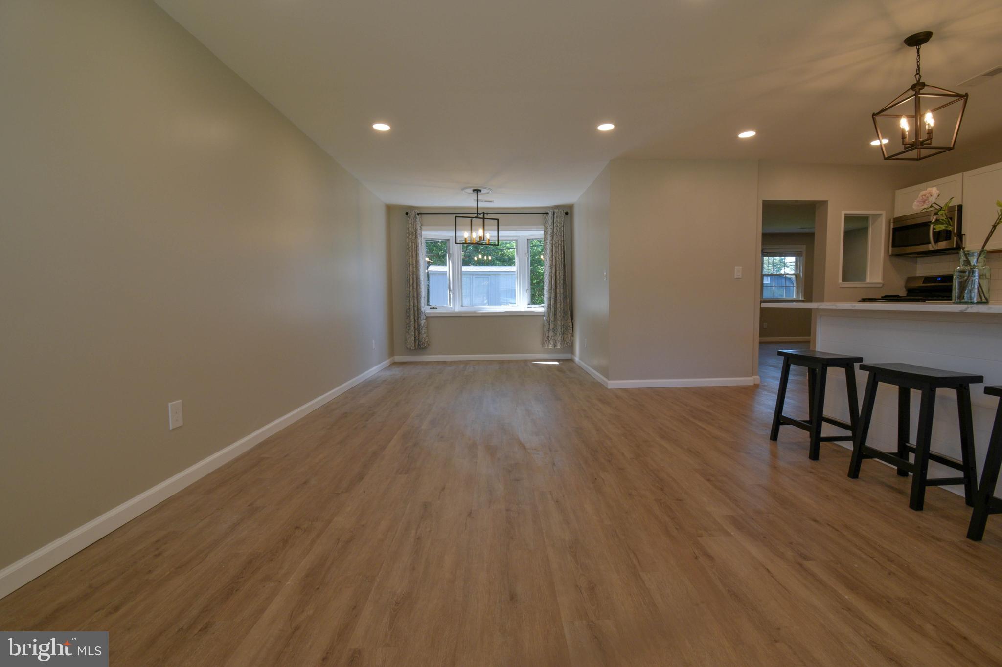 103 Louise Road New Castle, DE 19720 - Photo 4 of 19 Living Area/Dining Area