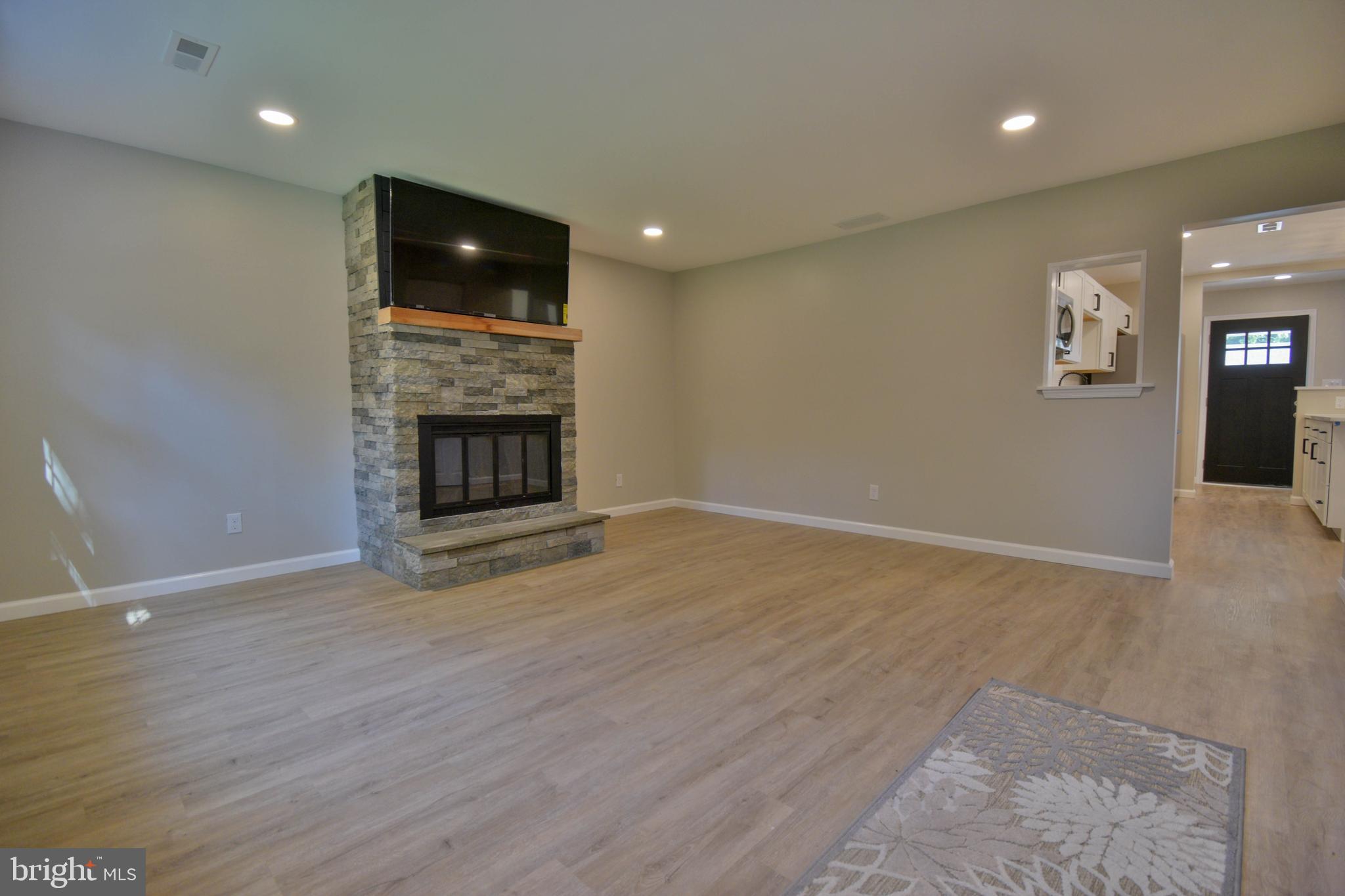 103 Louise Road New Castle, DE 19720 - Photo 9 of 19 Family Room