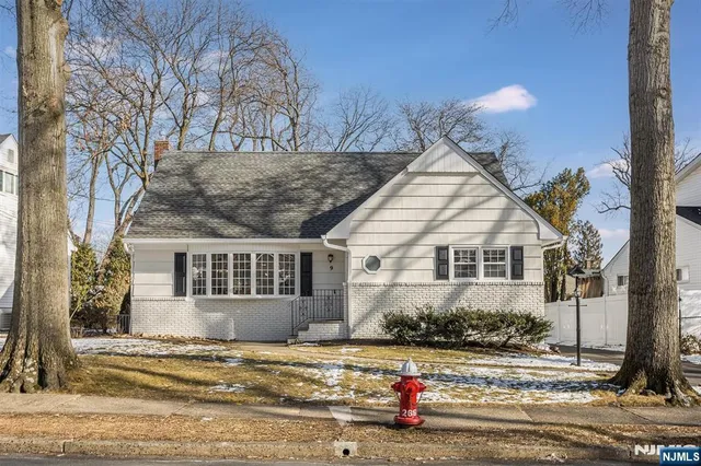 $899,000 | 9 Glenfield Road, Glen Ridge, NJ 07028
