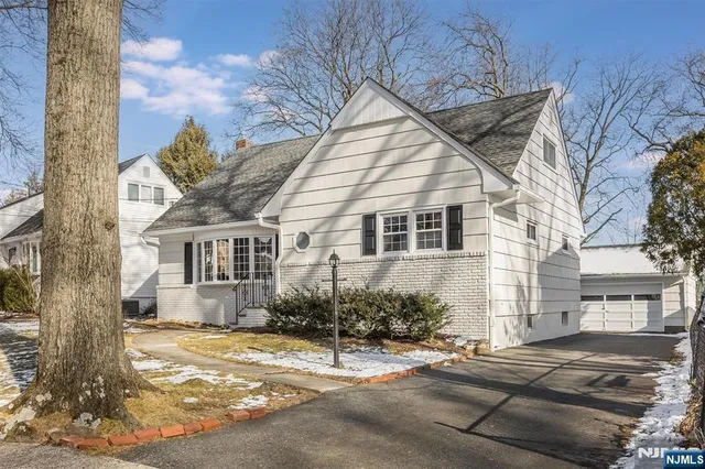 $899,000 | 9 Glenfield Road, Glen Ridge, NJ 07028