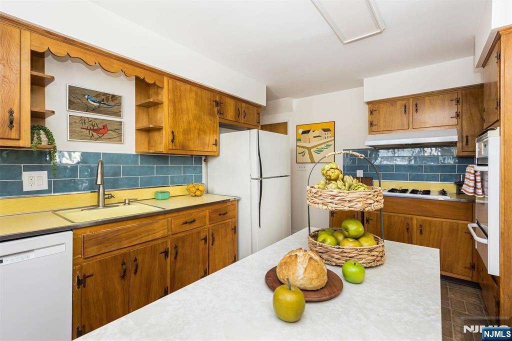 9 Glenfield Road Glen Ridge, NJ 07028 - Photo 22 of 45