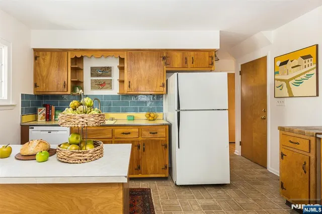 $899,000 | 9 Glenfield Road, Glen Ridge, NJ 07028