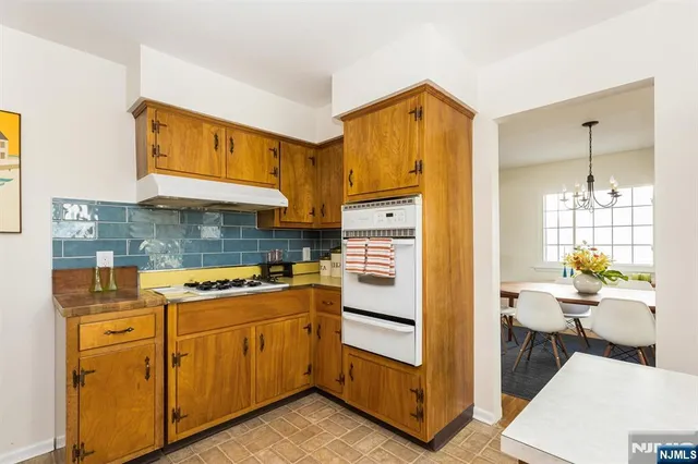 $899,000 | 9 Glenfield Road, Glen Ridge, NJ 07028